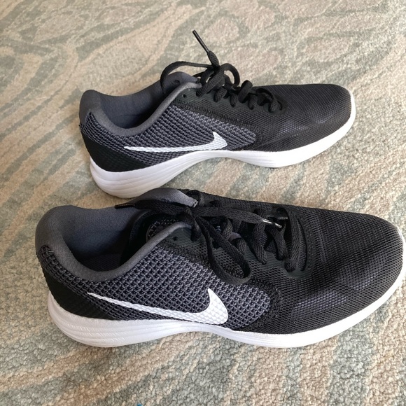Nike Revolution 3 size 7W sneakers - Picture 3 of 8